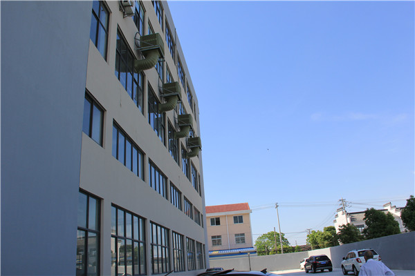 ���L�C���b����